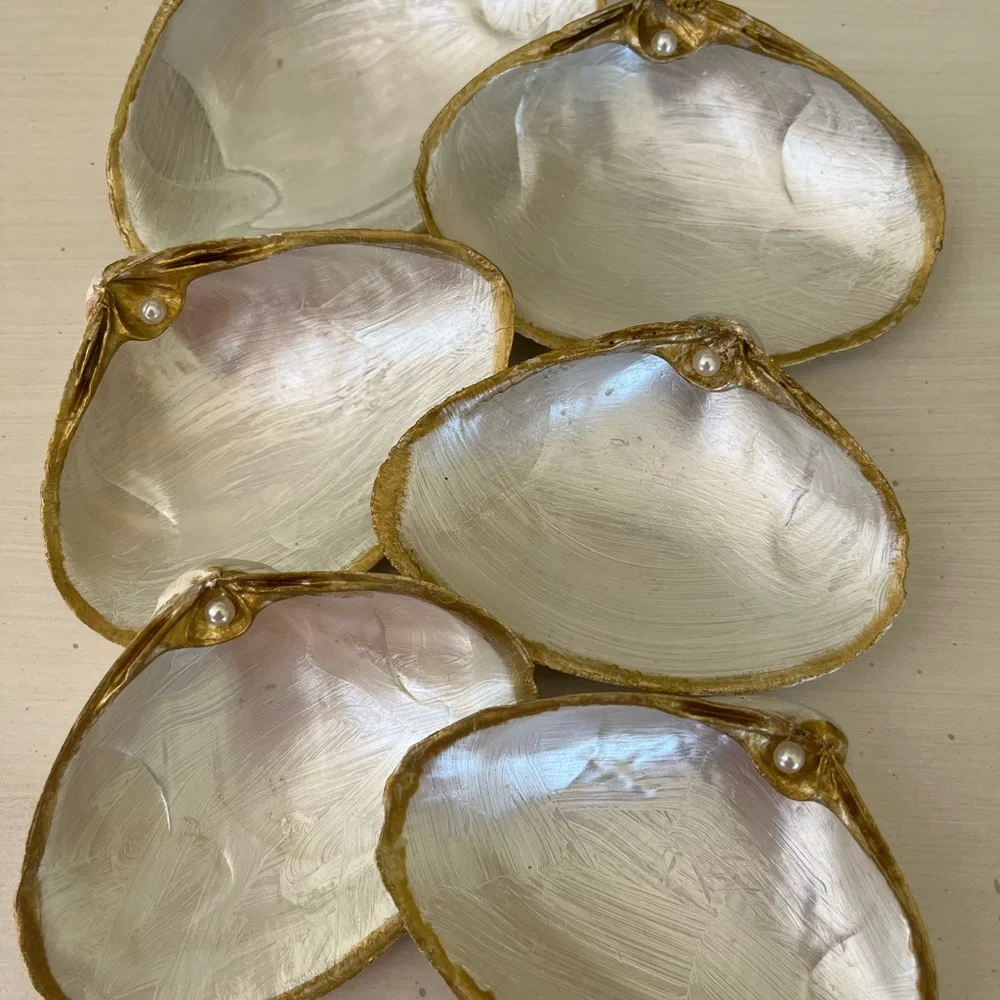 🌻6-Pearl painted and gold embossed shells with pearl - Picture 12 of 16